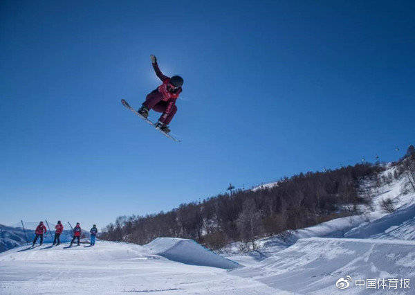 澳瑞特給您講“二青會(huì)”——單板滑雪