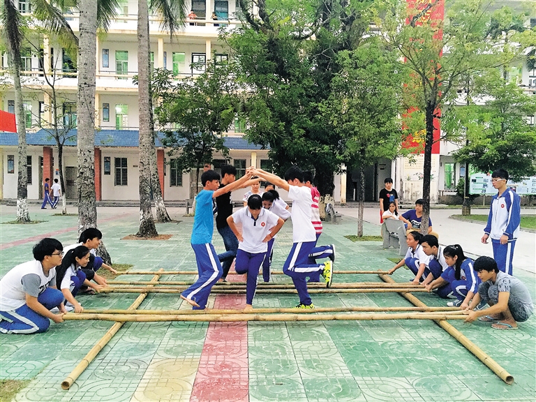  【校園體育】竹竿舞成海南保亭中學(xué)學(xué)生的交誼舞