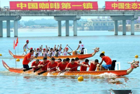 2016年中國(guó)龍舟公開(kāi)賽（海南·澄邁站）在澄邁縣金江鎮(zhèn)南渡江鳴鼓開(kāi)賽