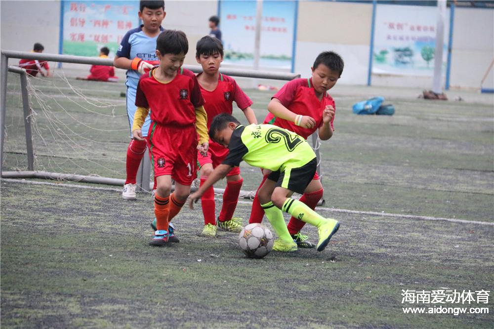 海口市校園足球小學(xué)B組第八輪戰(zhàn)報  瓊山五小8:0大勝山高學(xué)校