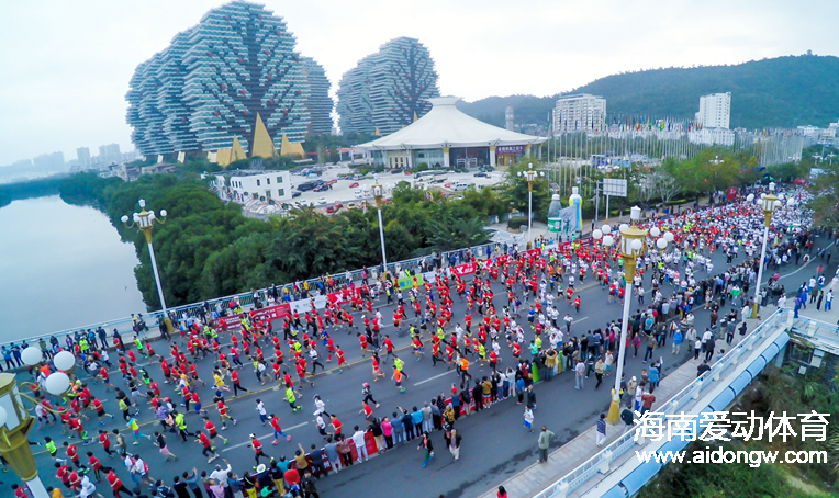 相約海南三亞國(guó)際馬拉松一同奔跑三亞享受體育旅游就在這