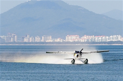 低空飛行旅游為游客帶來(lái)全新感官體驗(yàn) 飛起來(lái) 換個(gè)角度游海南