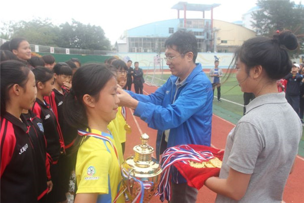 2018海口市校園足球聯(lián)賽中小學(xué)女子組冠軍出爐　韋海英：女足可以發(fā)展得更好