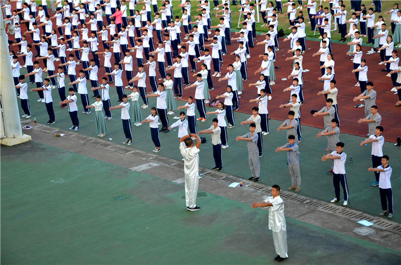 弘揚(yáng)民族傳統(tǒng)體育   中國傳統(tǒng)武術(shù)文化走進(jìn)海南省技師學(xué)院  