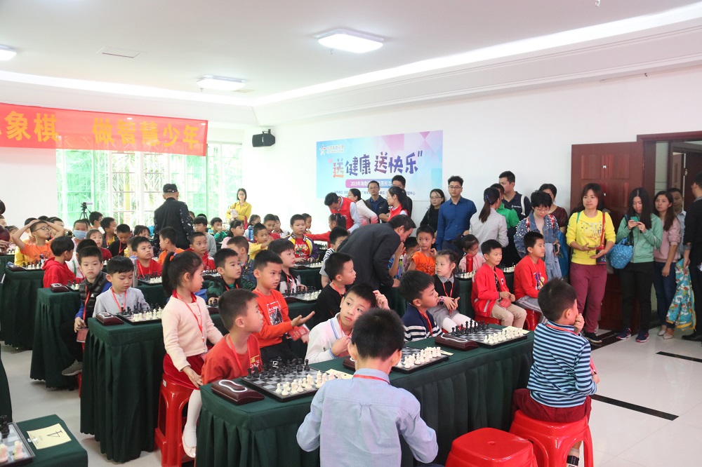 棋協(xié)大師助陣！海南省首屆小學(xué)國(guó)際象棋聯(lián)賽海口開(kāi)賽