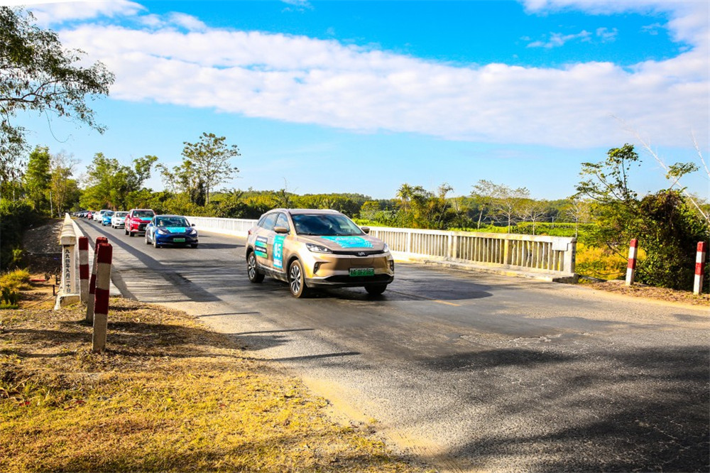 2019海南國際新能源汽車?yán)悩窎|至儋州賽段開啟