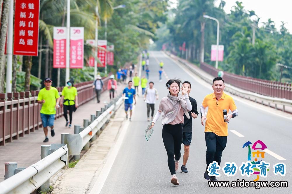 海南省重陽登高健身大會保亭舉行