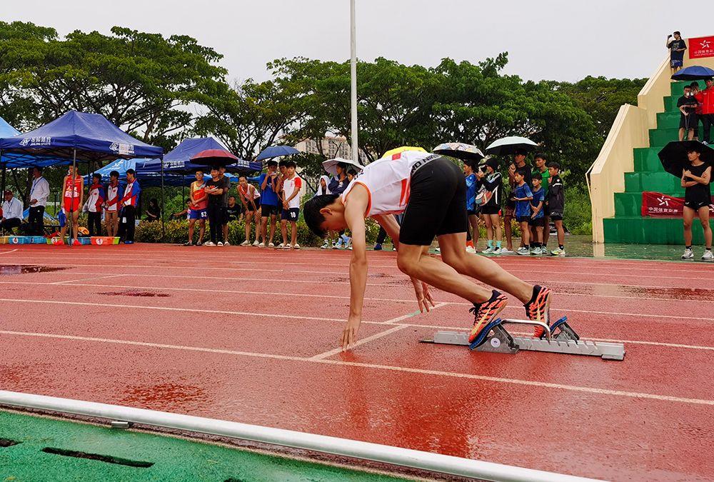 雨中激戰(zhàn)！2023年海南省青少年田徑（U18乙組）冠軍賽定安開賽