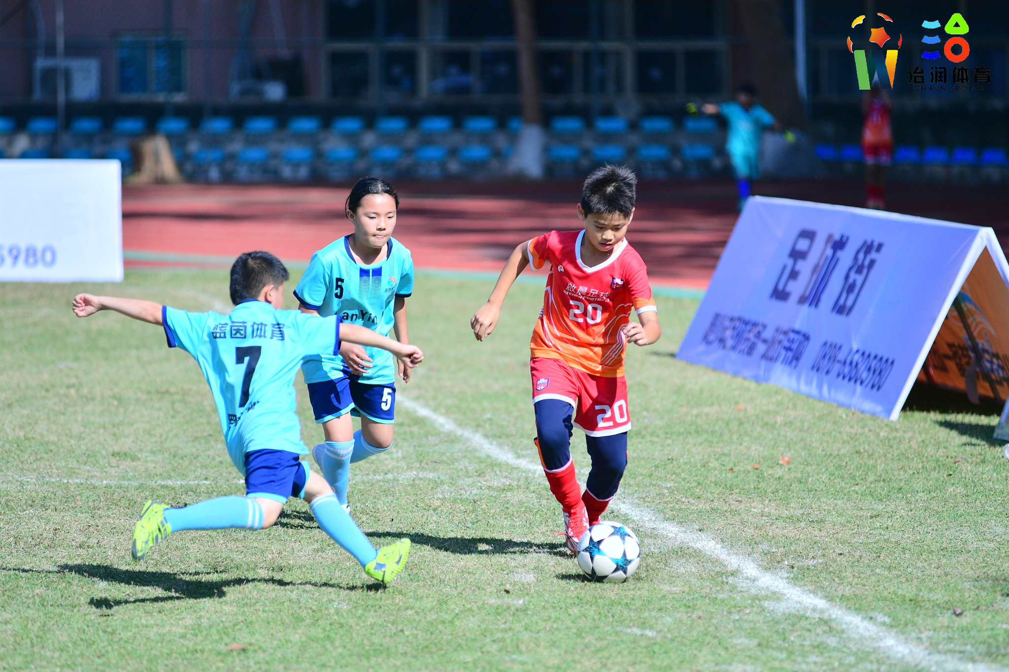 2022年“五指山大力神杯”青少年足球冬令營(yíng)邀請(qǐng)賽開踢