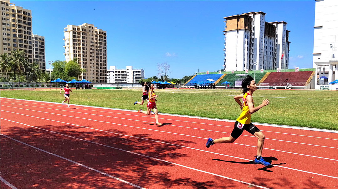 “奔跑吧·少年”2022年海南省青少年田徑（U18乙組）冠軍賽屯昌開賽