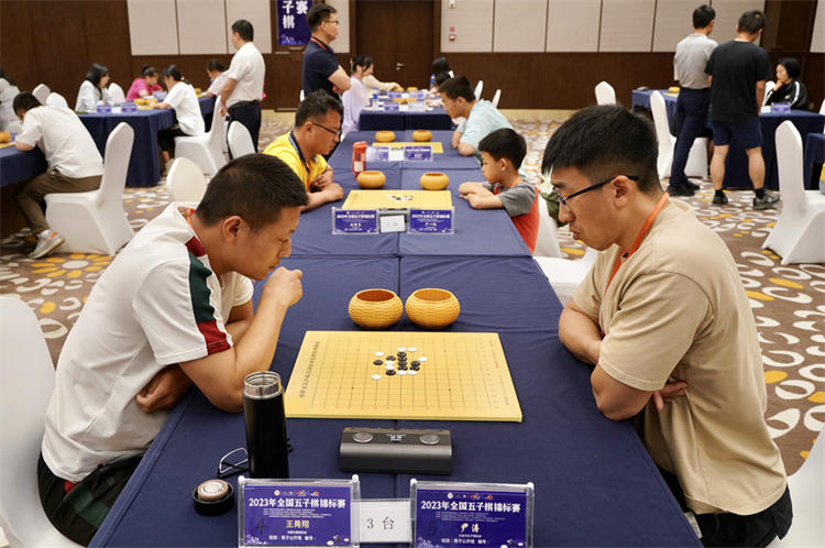 五子棋高手論劍棋子灣！ 2023年全國五子棋錦標(biāo)賽海南昌江落子