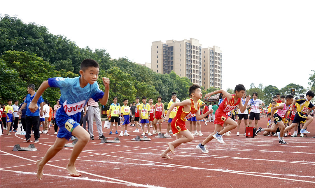 參賽人數創(chuàng)新高！2023年澄邁縣小學生田徑運動會開幕